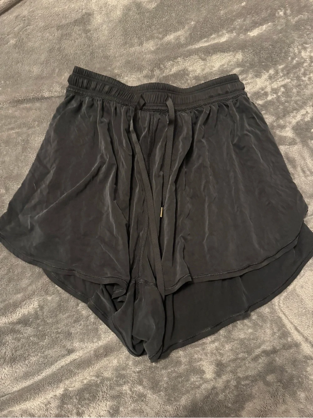 lululemon butter shorts -size s - Picture 2 of 2
